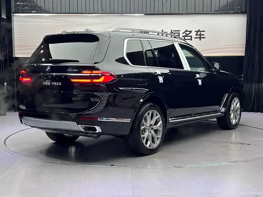 BMW X7 — фото 2