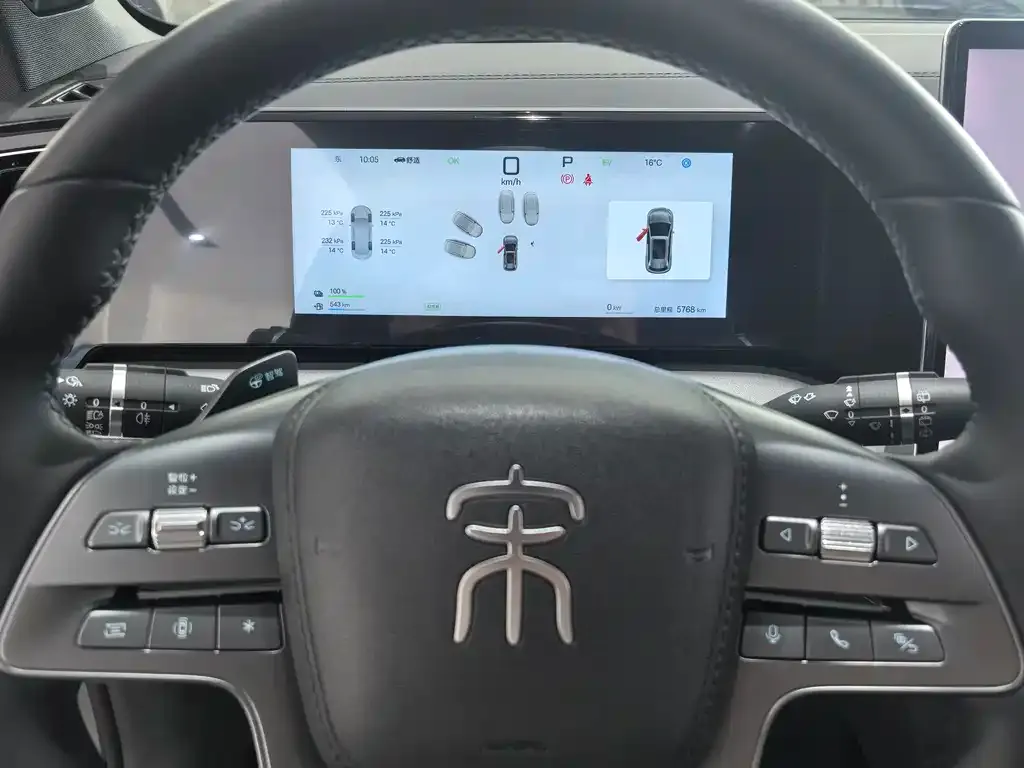 BYD L DM-i — фото 2