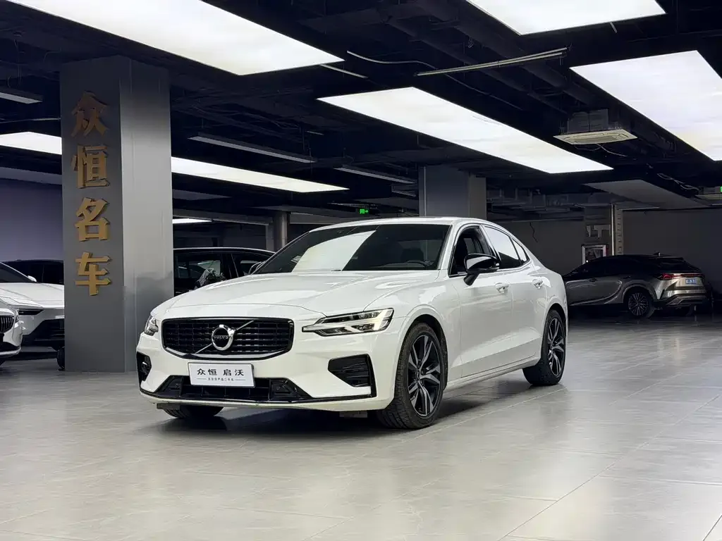 Volvo S60 — фото 1
