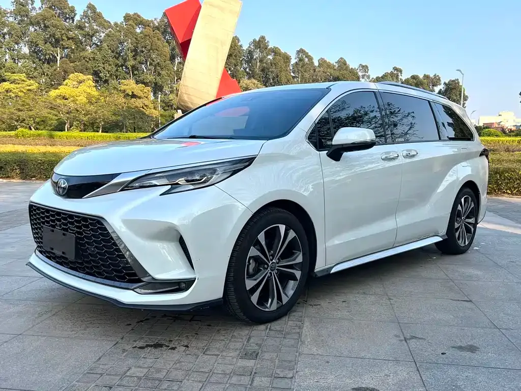 Toyota Granvia — фото 1