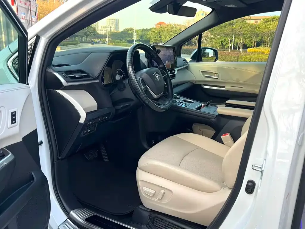 Toyota Granvia — фото 4