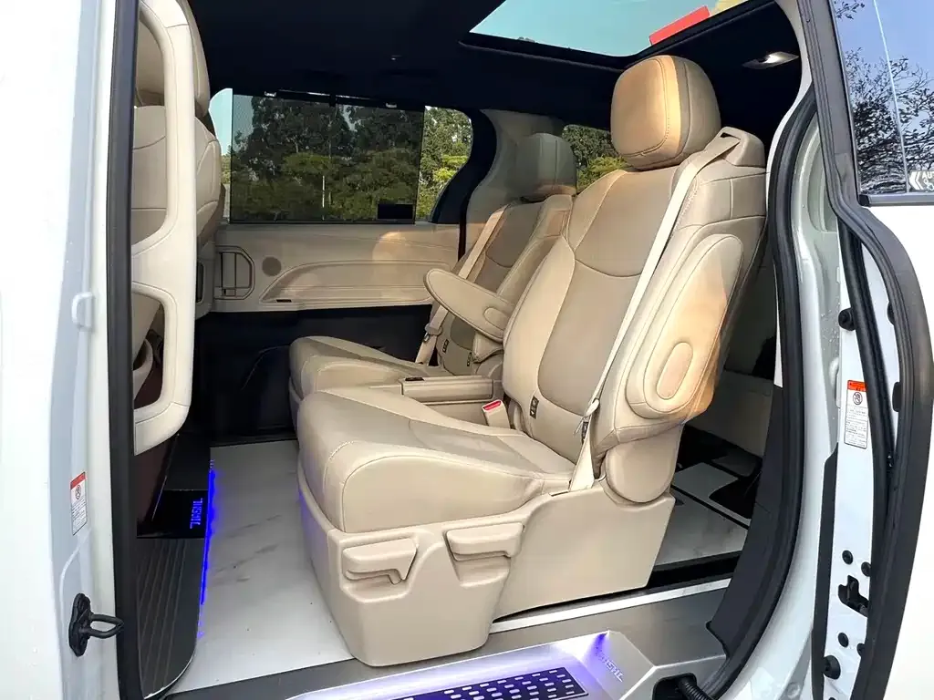 Toyota Granvia — фото 7