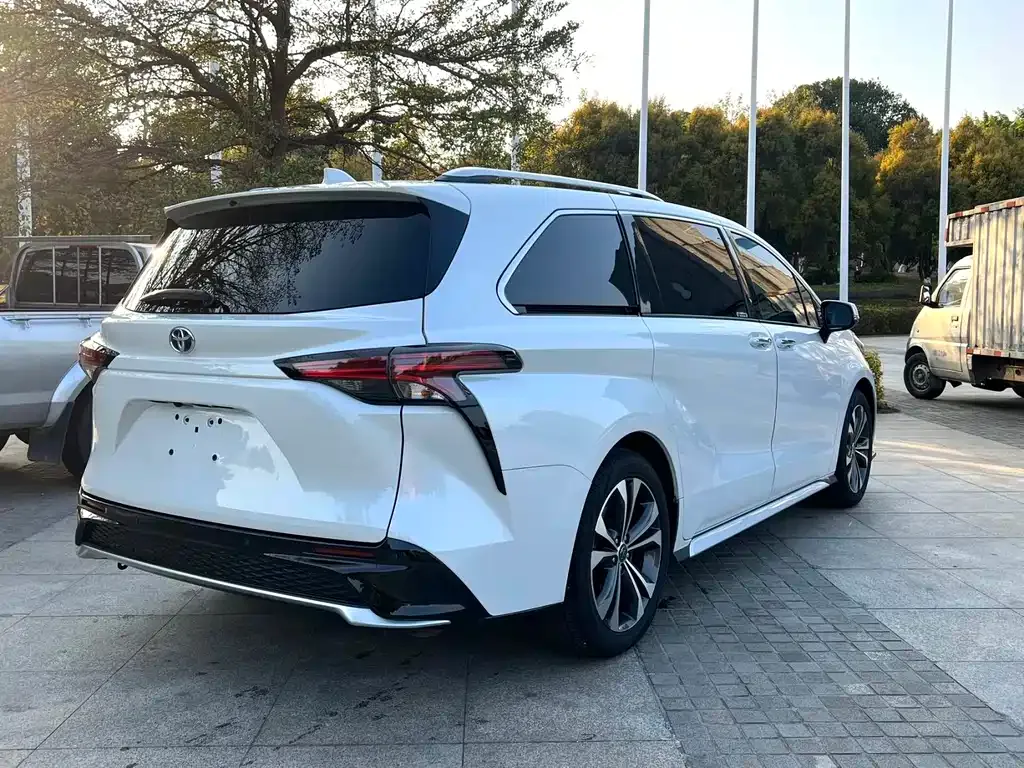 Toyota Granvia — фото 6