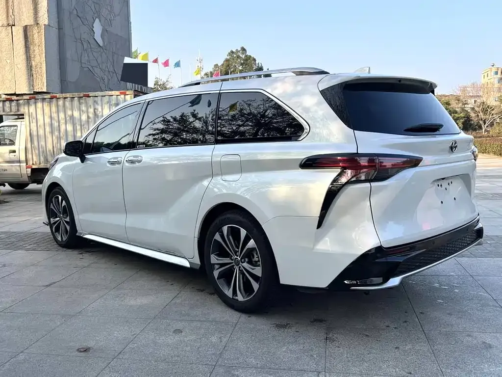 Toyota Granvia — фото 5