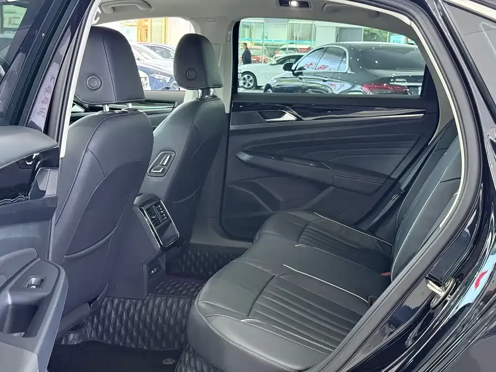 Volkswagen Passat — фото 5