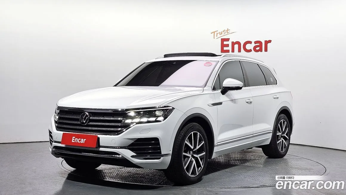 Volkswagen Touareg — фото 1