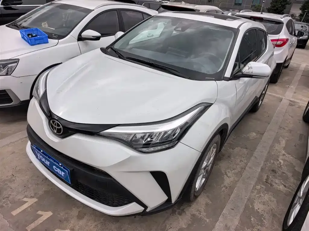 Toyota C-HR — фото 1