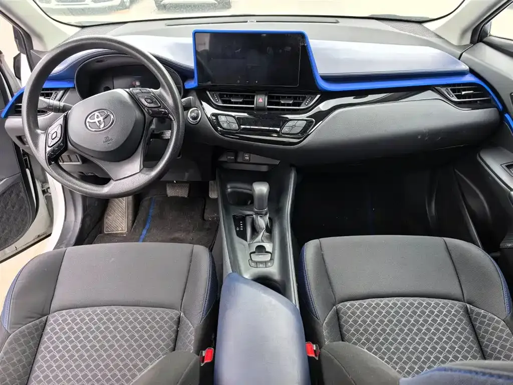 Toyota C-HR — фото 9