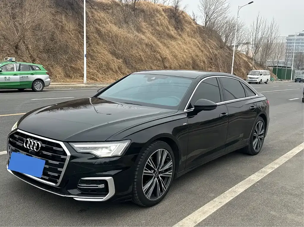Audi A6L — фото 1