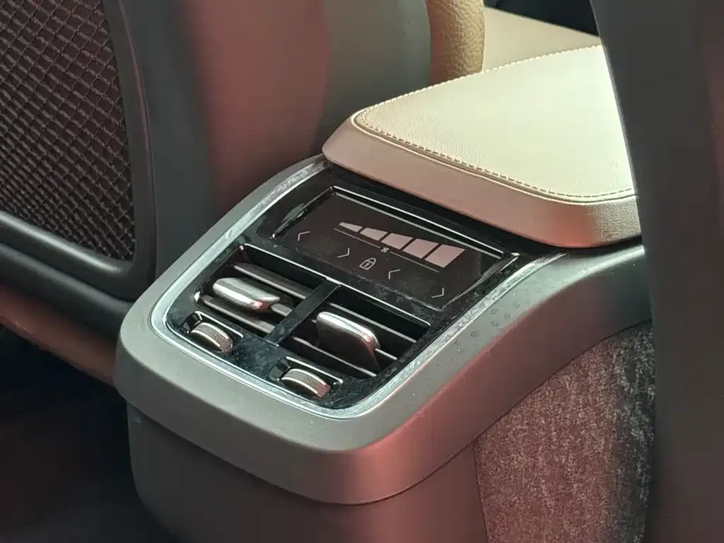 Volvo XC90 — фото 4