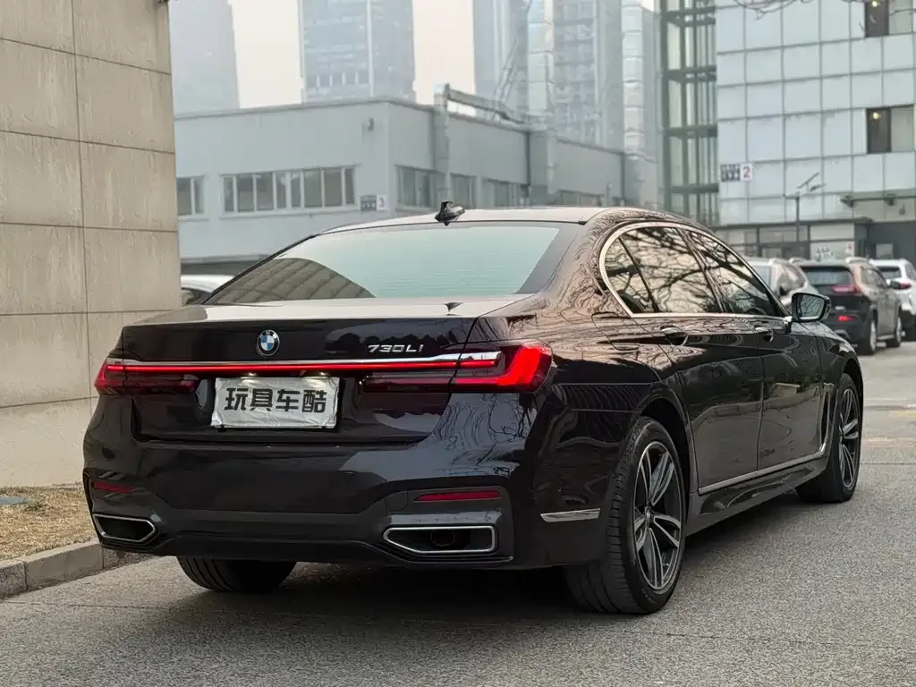 BMW 7 Series — фото 10