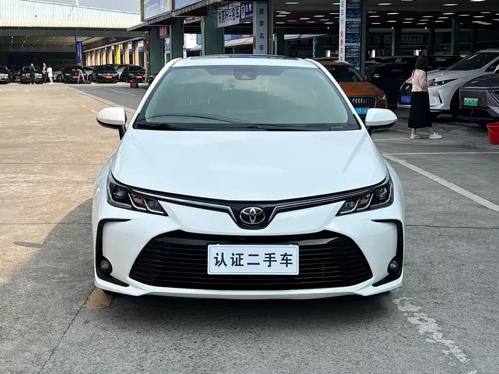 Toyota Corolla — фото 10