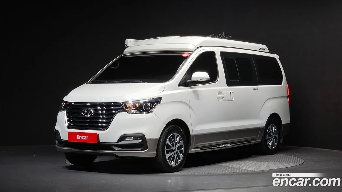 Hyundai Starex — фото 1