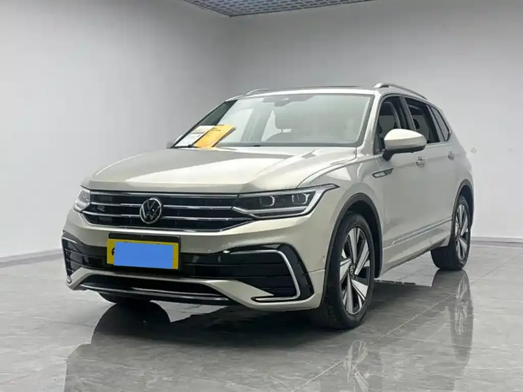 Volkswagen Tiguan L — фото 1