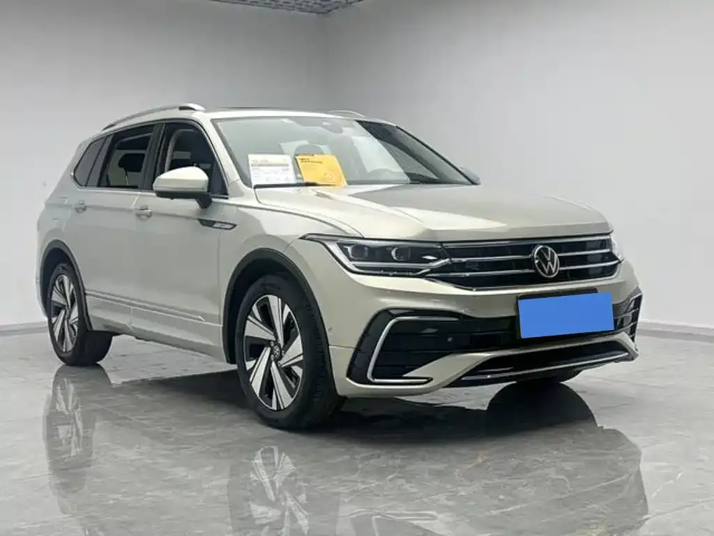 Volkswagen Tiguan L — фото 9