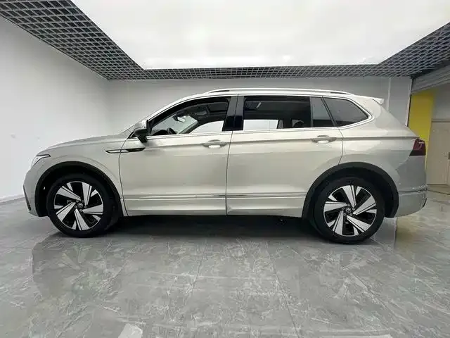 Volkswagen Tiguan L — фото 7