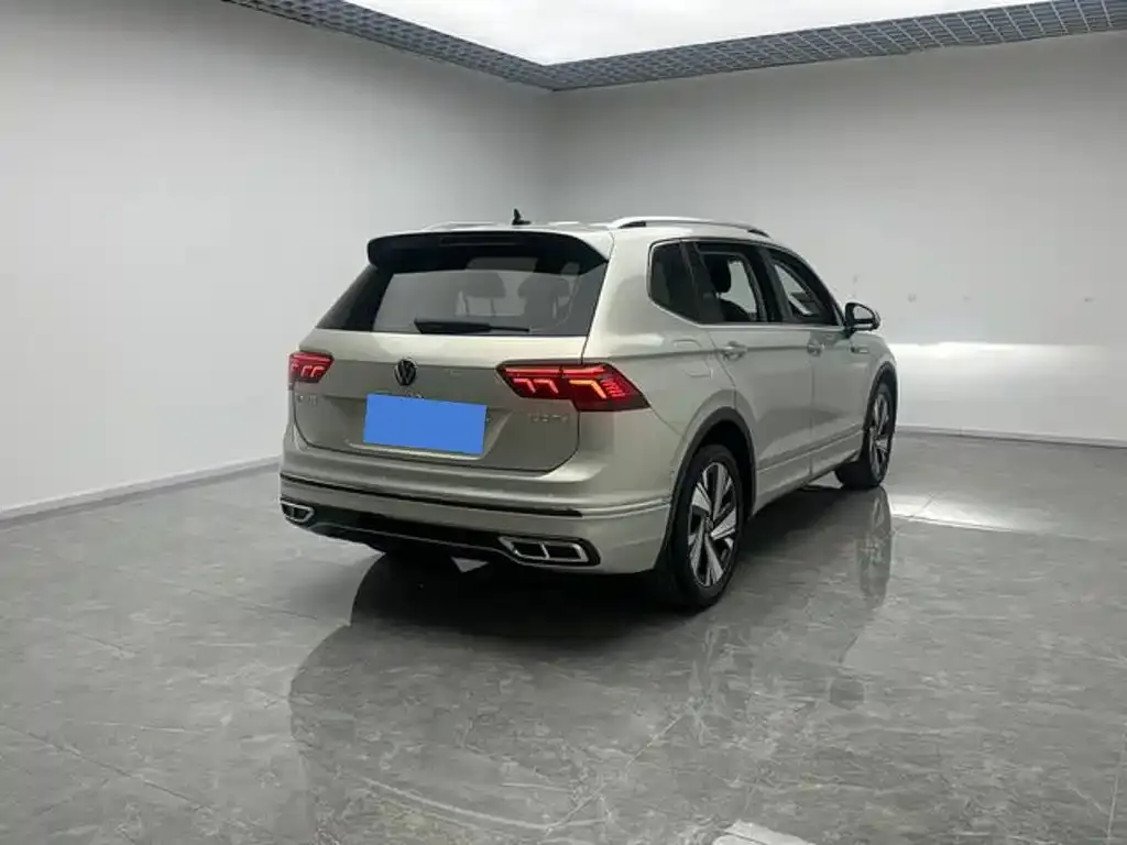 Volkswagen Tiguan L — фото 6
