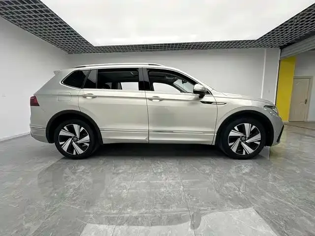 Volkswagen Tiguan L — фото 5