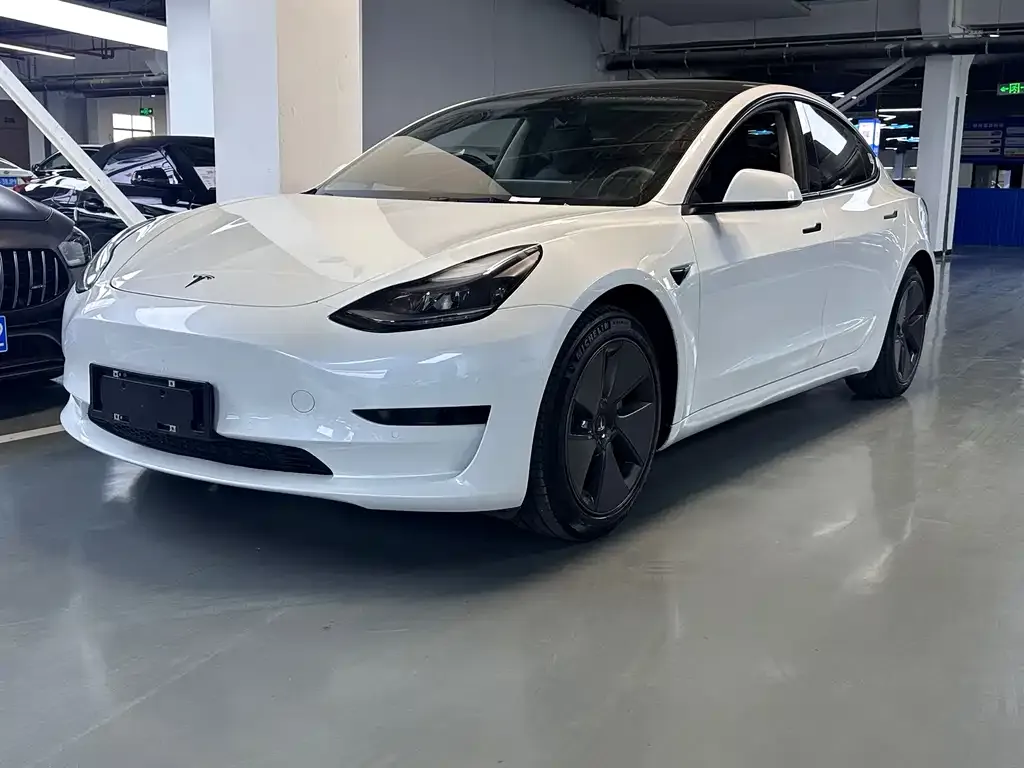 Tesla Model 3 — фото 1