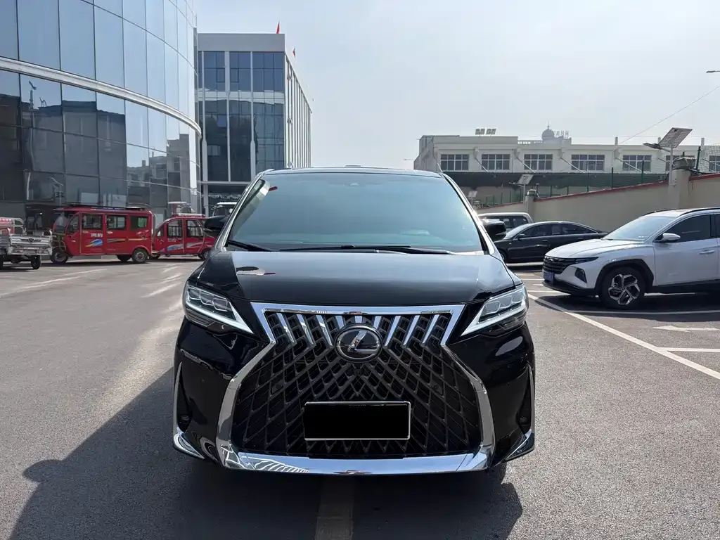 Toyota Vellfire — фото 1