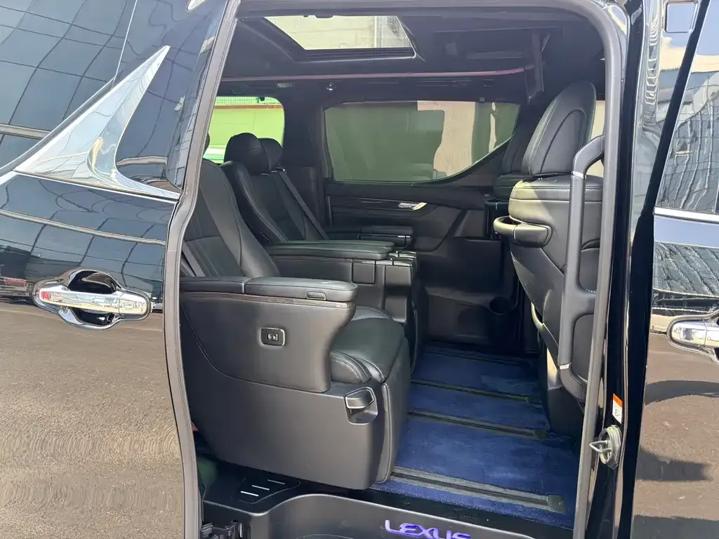 Toyota Vellfire — фото 9