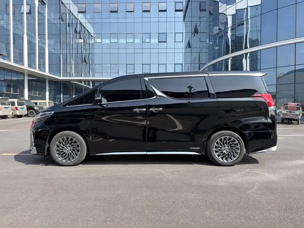 Toyota Vellfire — фото 6