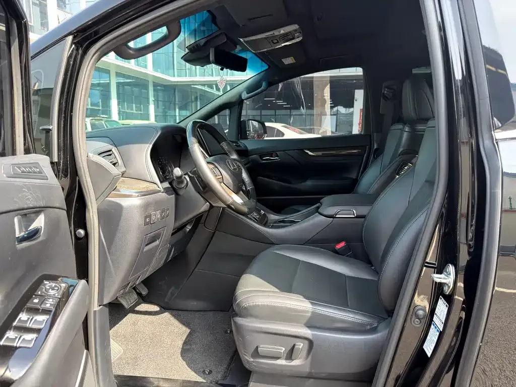 Toyota Vellfire — фото 7