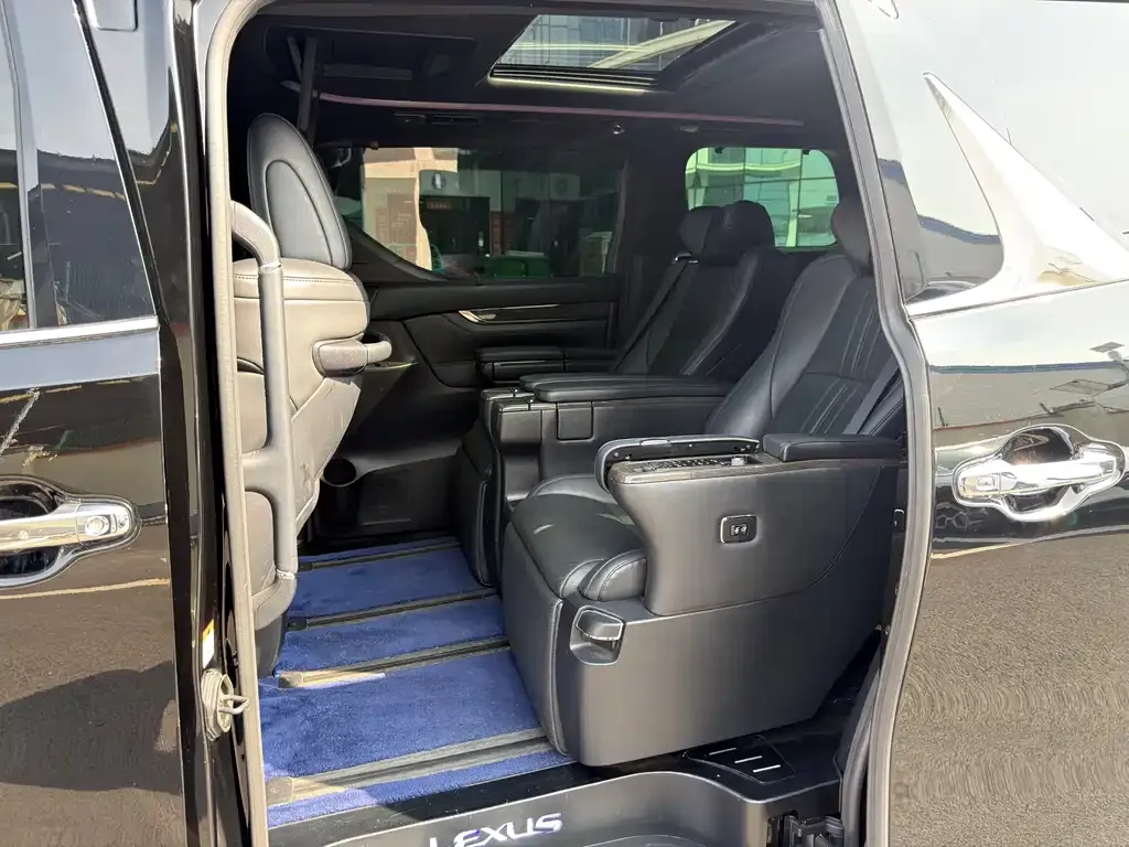 Toyota Vellfire — фото 4