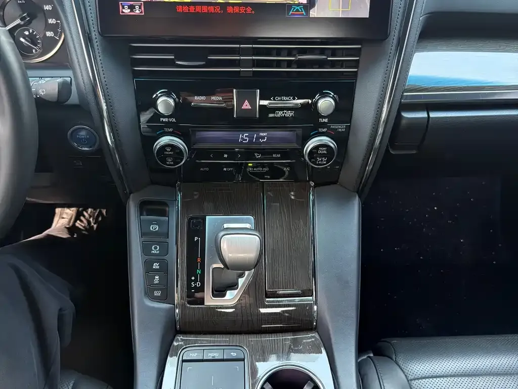 Toyota Vellfire — фото 2