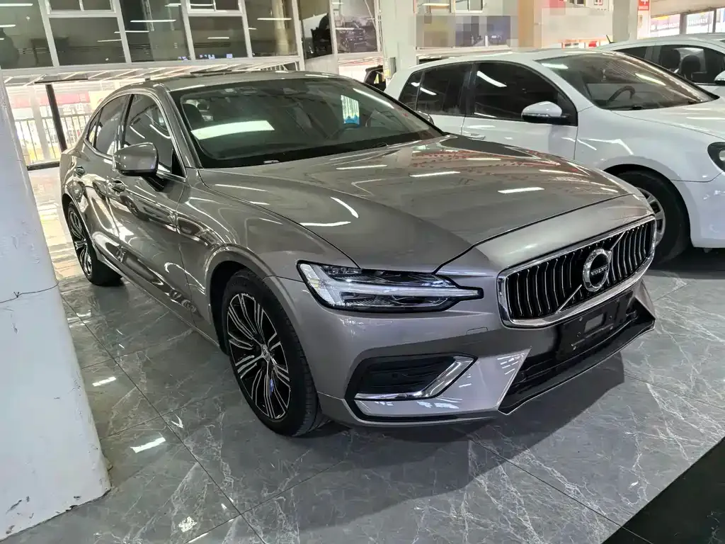 Volvo S60 — фото 10