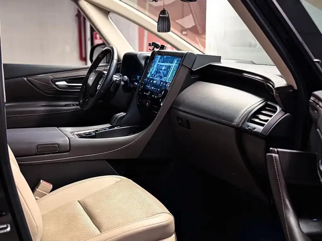 Toyota Alphard — фото 4