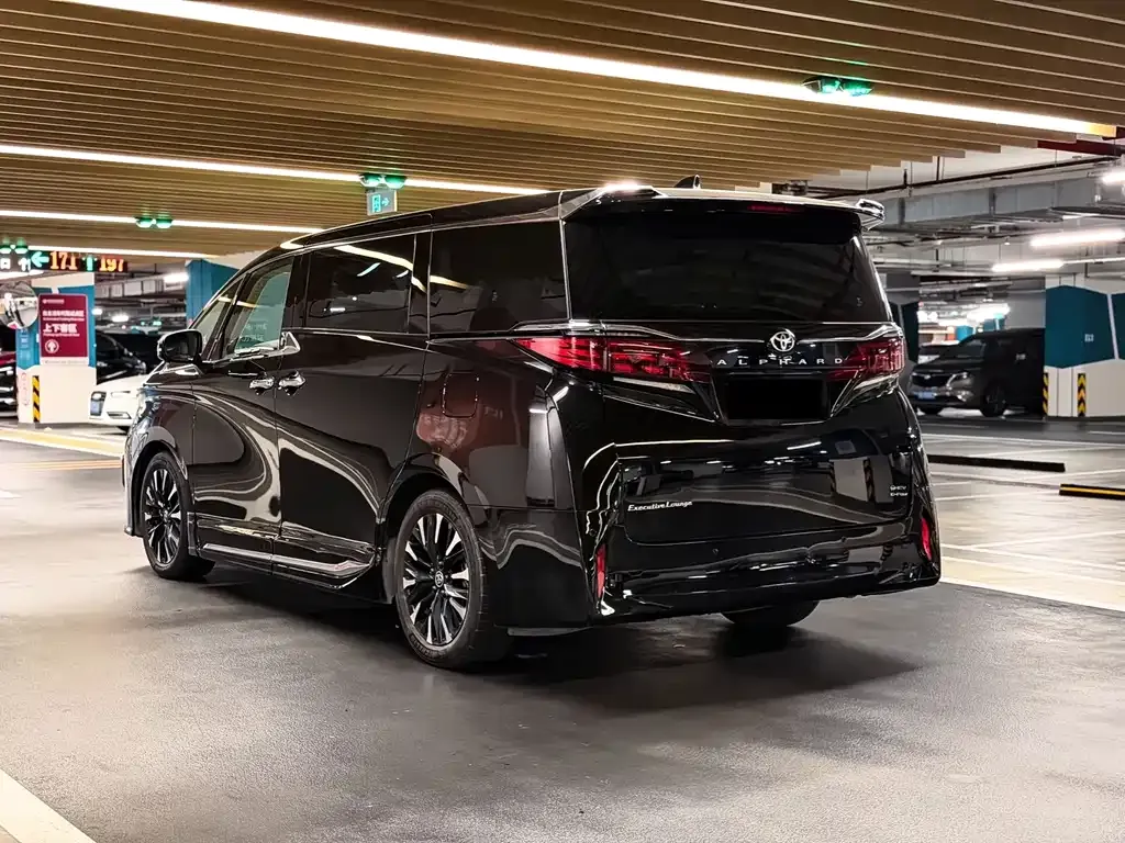 Toyota Alphard — фото 2