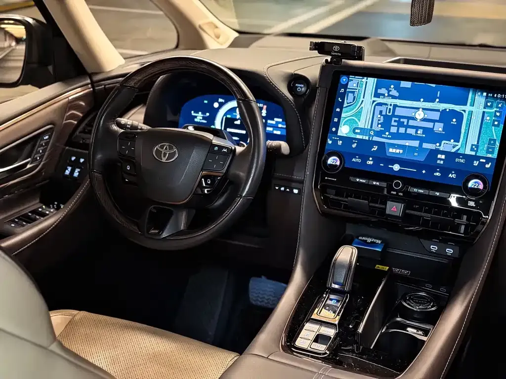 Toyota Alphard — фото 7