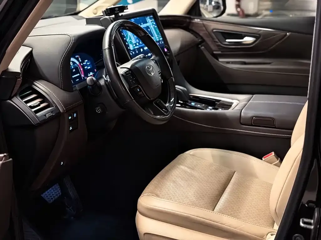 Toyota Alphard — фото 6