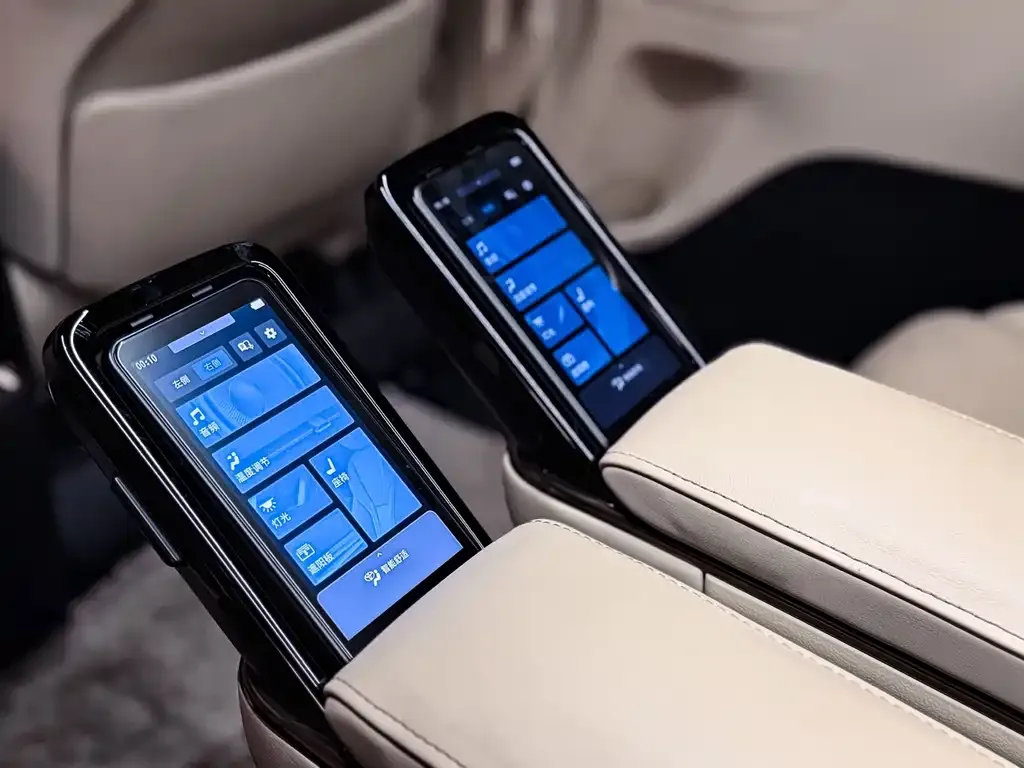 Toyota Alphard — фото 10