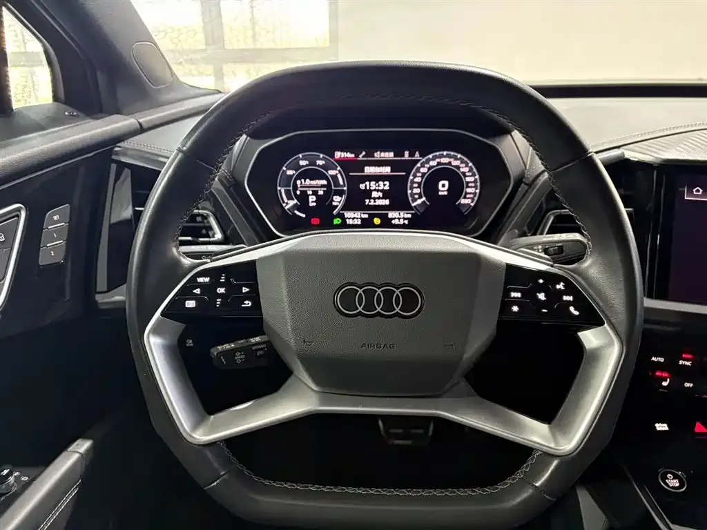 Audi Q4 e-tron — фото 3