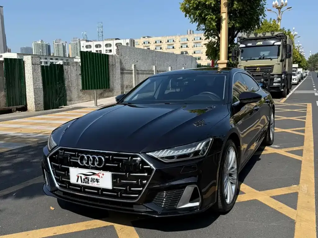 Audi A7L — фото 1