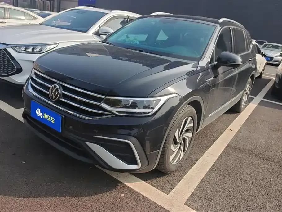 Volkswagen Tiguan L — фото 1