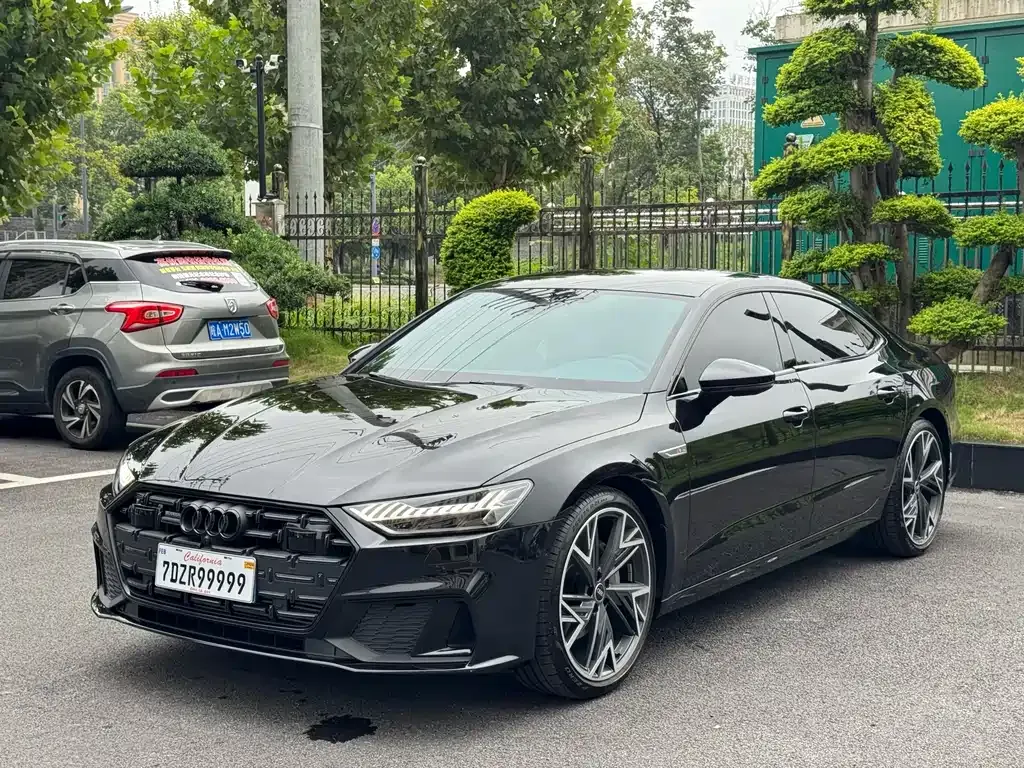 Audi A7L — фото 1