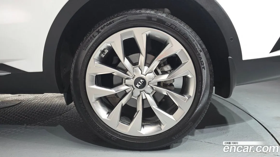 Kia Sorento — фото 10