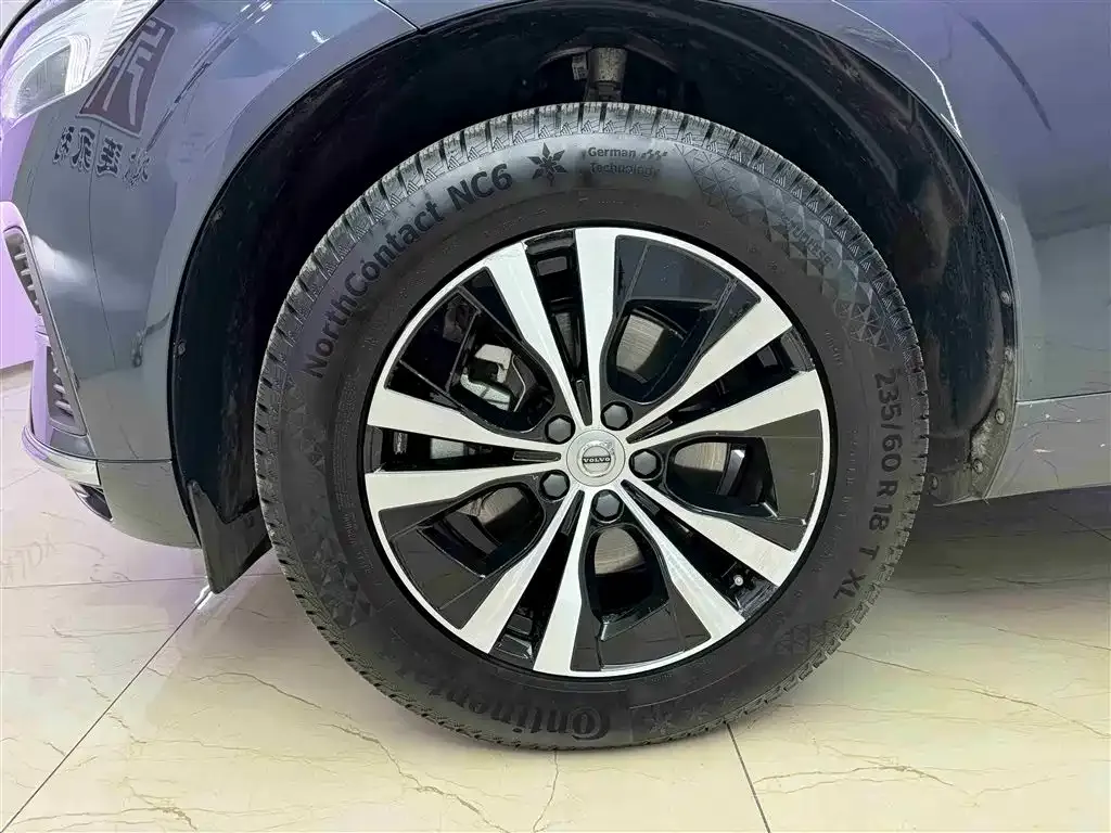 Volvo XC60 — фото 10