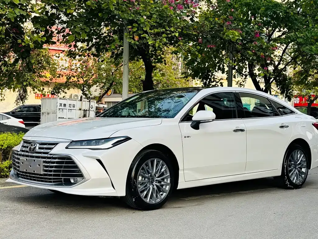 Toyota Avalon — фото 1