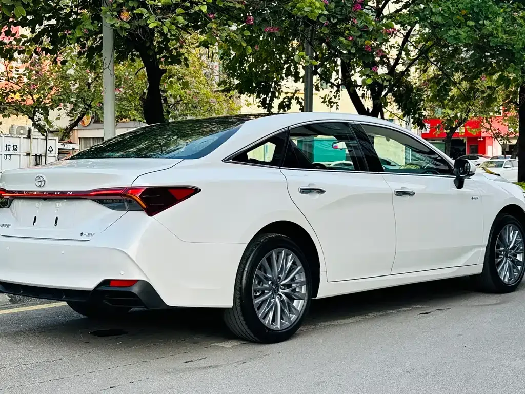 Toyota Avalon — фото 9
