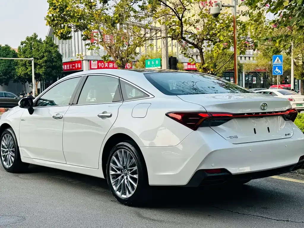 Toyota Avalon — фото 6