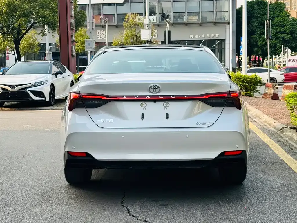 Toyota Avalon — фото 4
