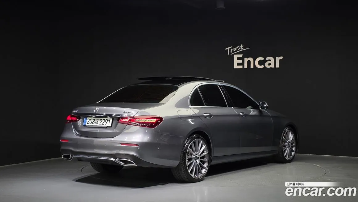 Mercedes-Benz E-Class — фото 2