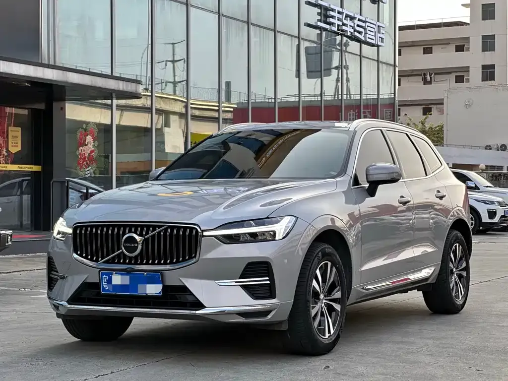 Volvo XC60 — фото 1