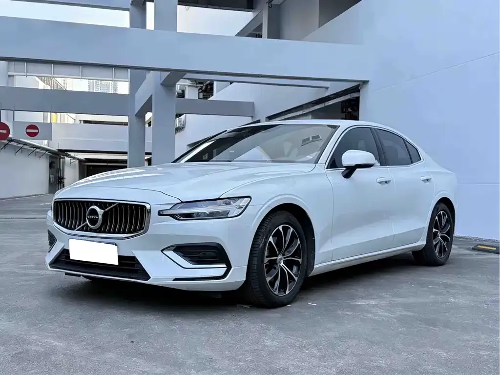 Volvo S60 — фото 1