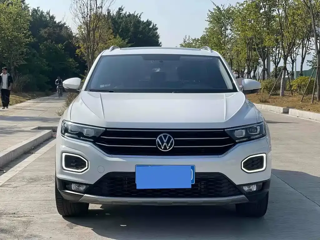 Volkswagen T-Roc — фото 1