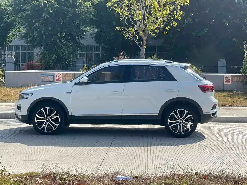 Volkswagen T-Roc — фото 10